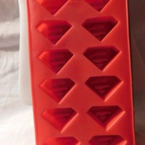 Super Man Ice Cube Tray Red Silicone NEW - Picture 4 of 5